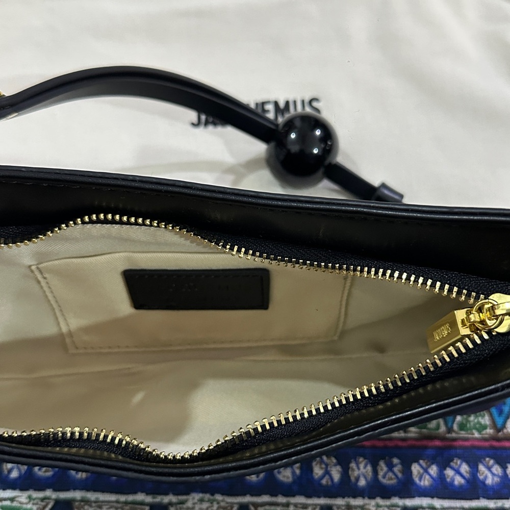 Jacquemus Black Leather Shoulder Bag with Gold Logo - Picture 7 of 12